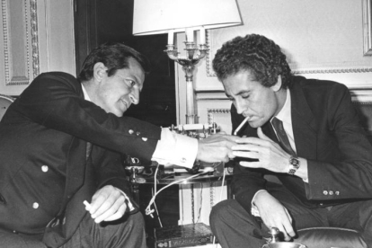 Adolfo Suárez y Rafeel Escuredo durante la negociación del referéndum. EFE