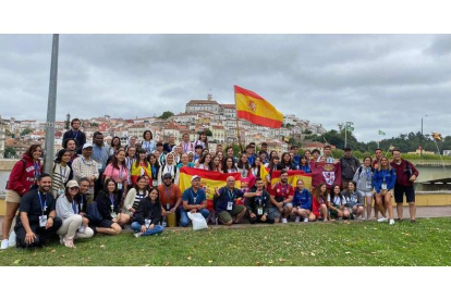 Grupo de creyentes de la Iglesia de San Marcelo en Portugal. DL