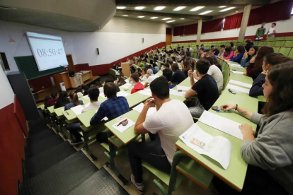Alumnos durante las pruebas de evaluación de bachillerato para el acceso a la universidad (EBAU).