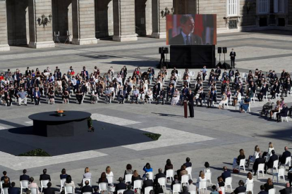 El rey Felipe VI durante su discurso en el acto de homenaje. CHEMA MOYA