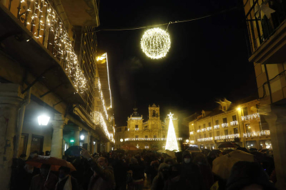 Iluminación de Astorga por Ferrero Rocher. DL