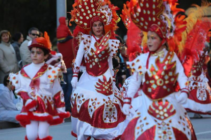 El colorido mandó en el desfile y toda la fiesta. Foto: L. de la Mata.