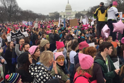 Una multitud de manifestantes a su llegada al National Mall, en Washington, durante la Marcha de Mujeres, el 21 de enero.