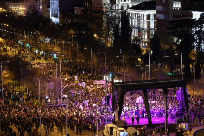 Imagen de la gran manifestación que ayer congregó a miles de personas en las calles de Madrid. J. J. GUILLÉN