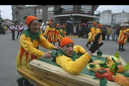 Uno de los disfraces más originales del desfile de La Bañeza, que se caracteriza por ser uno de los más imaginativos