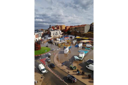 La feria de Astorga, inundada. FERNANDO OTERO PERANDONES.