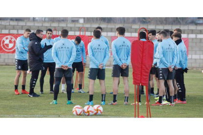 Curro Torres inició la preparación del primer encuentro de 2022 el próximo sábado frente al UD Logroñés en la capital riojana. MARCIANO PÉREZ