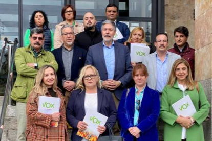 Imagen de archivo de los los candidatos de Vox a los ayuntamientos de León, San Andrés del Rabanedo y Villaquilambre el día que registraron sus candidaturas. MÁZ