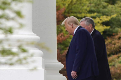 Trump y su jefe de gabinete ayer, en la Casa Blanca. ROD LAMKEY