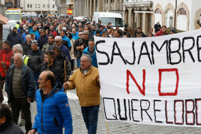 Manifestación ganadera contra la protección del lobo en Riaño. MARCIANO PÉREZ