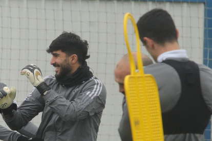 Amir Abedzadeh se incorporó ayer a los entrenamientos de la Deportiva junto a Lucho García y Giorgi Makaridze. L. DE LA MATA