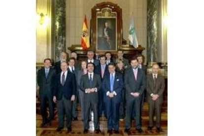 Aznar reunió a todo su Gobierno en La Coruña para celebrar el viernes el Consejo de Ministros