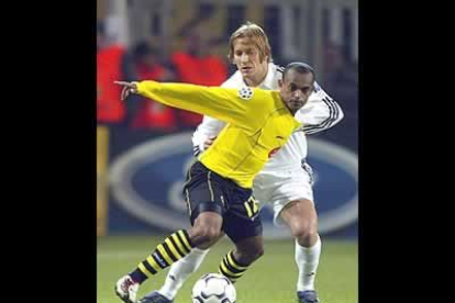 El brasileño del Borussia Dortmund refuerza el medio campo del Zaragoza.
