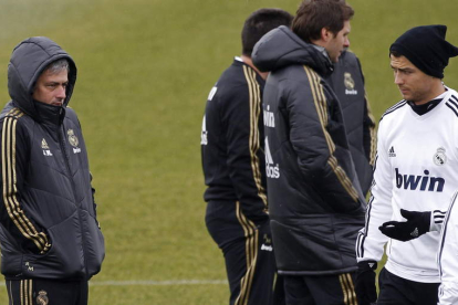 Mourinho animó a Cristiano en Valdebebas para motivarlo de cara al clásico de mañana.