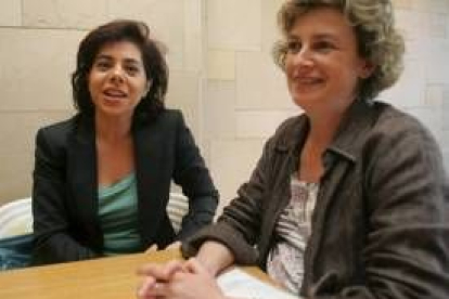 Las doctoras Begoña Blanco y Beatriz Camazón, coautoras del trabajo sobre la alergia en León