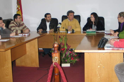 Imagen de uno de los últimos plenos celebrados en el Ayuntamiento de Toreno.