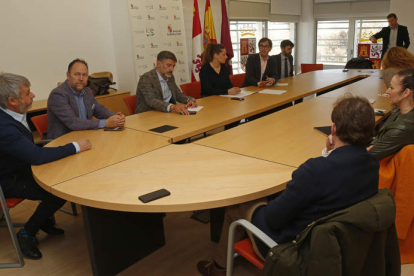 Un momento de la reunión en el Parque Tecnológico. FERNANDO OTERO