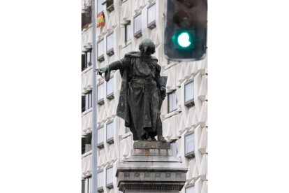 Estatua de Guzmán el Bueno.
