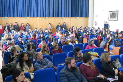 Participantes en la jornada sobre Educación Social, ayer en la Universidad de León. DL