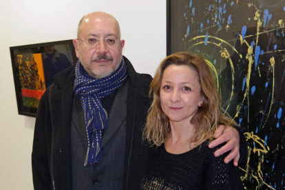 Pelayo Ortega, con la galerista Marga Carnero. CUEVAS