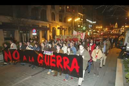 La riada de manifestantes recorrió las principales calles de la ciudad. En la imagen, Ordoño II.