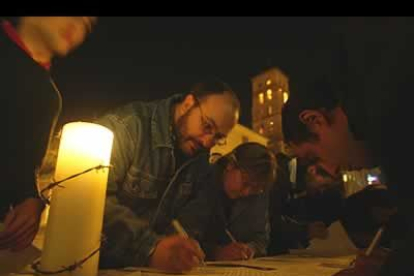 Durante la manifestación se recogieron firmas para exigir el fin del conflicto bélico.