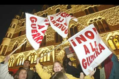 Carteles con diversos mensajes destacaran entre la multitud.