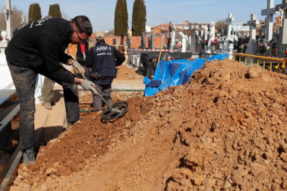 Exhumación de restos de paseados en Villadangos. ARMH