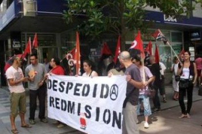 La protesta tuvo lugar ante la oficina del BBVA.