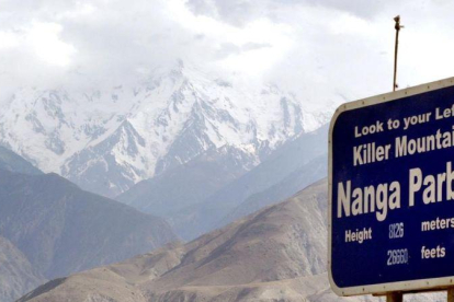 La montaña pakistaní Nanga Parbat en julio de 2004.
