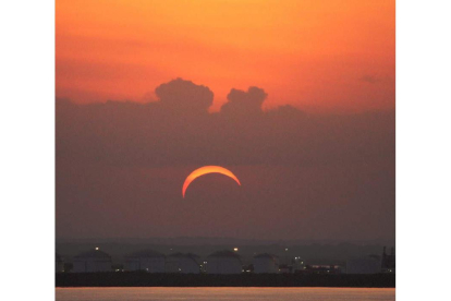 Eclipse total de sol en el puerto de Darwin hace unos años.  XAVIER LA CANNA