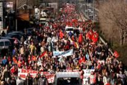 Vista general de la manifestación en contra de la guerra en Irak que tuvo lugar ayer en Madrid