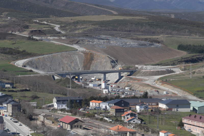 Cuando esté la A-76 hasta Valdeorras, esta zona del AVE de A Gudiña quedará más cerca del Bierzo. L. DE LA MATA