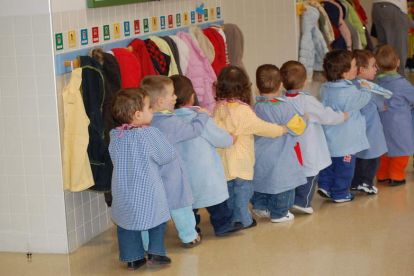 Varios escolares de la escuela infantil de San Andrés del Rabanedo, antes de ir al comedor.