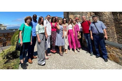 Integrantes del encuentro internacional en el Castillo. DL