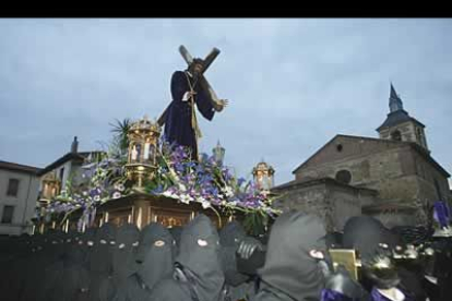 Curiosamente, las procesiones de miércoles santo se libraron de la lluvia que durante estos días ha sido una constante en los actos procesionales de esta semana santa.