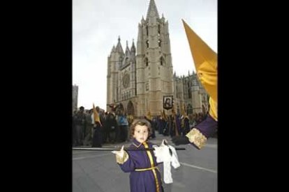 Una de las integrantes más jóvenes de esta cofradía de mujeres.