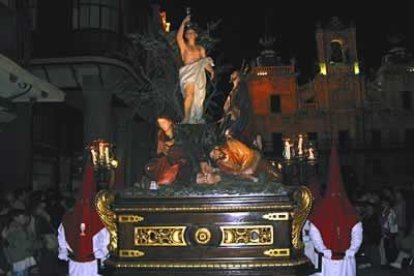 La Hermandad de la Santa Cena recreó en Astorga algunos de los momentos centrales de la Pasión de Jesús.