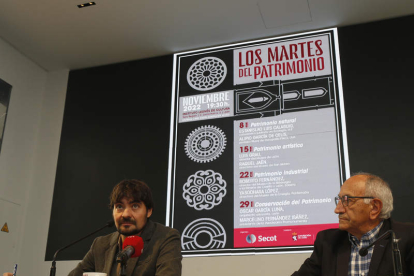 Emilio Gancedo, del ILC, y Lorenzo López Trigal, de Secot, presentaron el ciclo. FERNANDO OTERO
