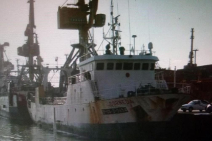 Fotografia cedida por la Armada de Argentina que muestra una vista general del buque pesquero espanol Dornera. /