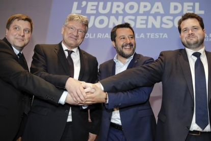 De izquierda a derecha, el finlandés Olli Kotro, el alemán Meuthen, el italiano  Matteo Salvini y el danés Anders VIstisen.