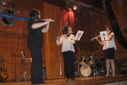 Los niños de la Escuela de Música de Benavides de Órbigo, ayer en Valencia de Don Juan