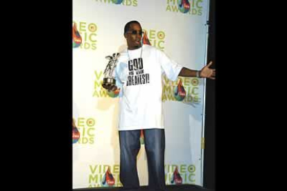 La gala estuvo conducida por el extravagante rapero Diddy (mejor conocido como Puff Daddy).