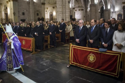 Imagen de la catedral de Valencia al inicio del funeral de Rita Barberá, con el expresidente José María Aznar en primera fila.