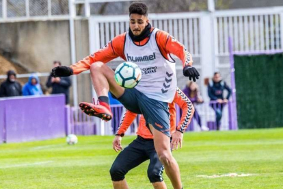 Chris Ramos durante un entrenamiento con el Real Valladolid. DL.