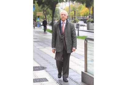 Manuel Ángel Fernández Arias. Dipuado de UCD entre 1977 y 1982. Jubilado de la empresa Aceros Roldán.