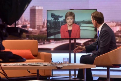 Nicola Sturgeon, en conexión televisiva con el 'show' de Andrew Marr en la BBC, este domingo.