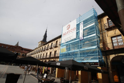 Fachada del NH en obras por la ampliación. RAMIRO