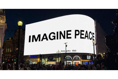 Una de las pantallas luminosas que se han encendido en marzo con el mensaje ‘Imagine peace’ por todo el mundo. IMAGINEPEACE.COM