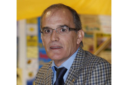 Maté, reelegido presidente del fútbol de Castilla y León. JESÚS